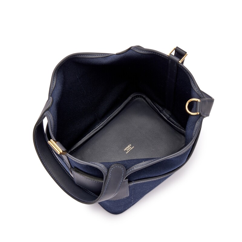 Hermès Caban Swift and Bleu Marine Toile Goeland Cargo Picotin Lock 18 Gold Hardware - Image 5